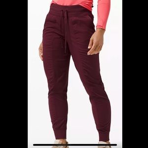 Lululemon Dance studio jogger size 2  NWT
